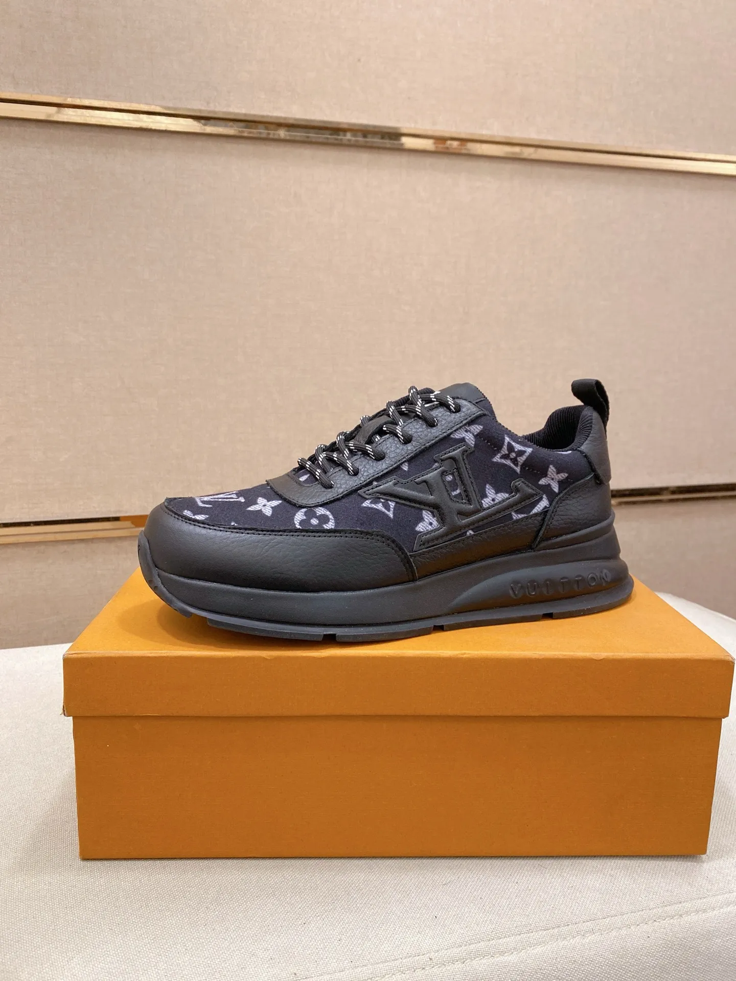 Factory price: 442💰🎉🎉LV~Louis Vuitton trendy men's shoes, new shipments, latest matching, same style as the official website, super high quality, best-selling season [strong][strong][strong] Selected first-layer cowhide, comfortable and breathable mesh lining, original last, comfortable on the feet, wear-resistant rubber outsole, size: 38-44.